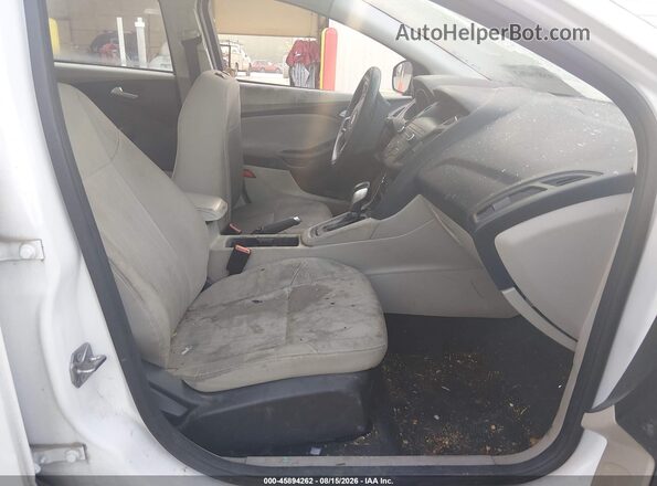 1FADP3K28JL237497 2018 FORD FOCUS Белый Вид салона спереди