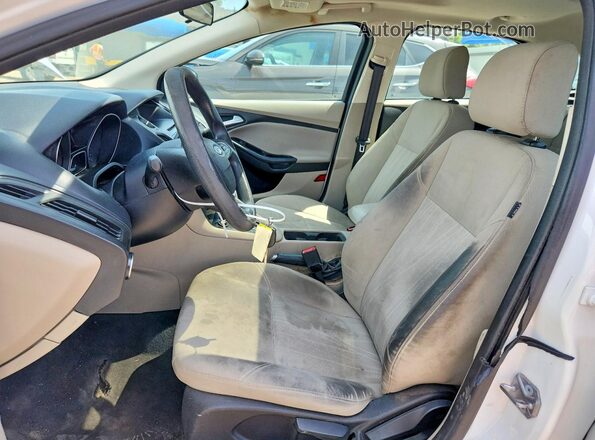 1FADP3K29GL269349 2016 FORD FOCUS White Widok wnętrza z przodu