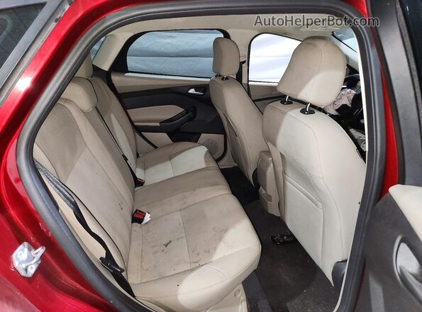 1FADP3K29GL394142 2016 FORD FOCUS Burgundy Вид задніх сидінь