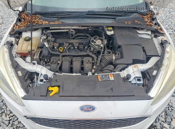 1FADP3K29HL337926 2017 FORD FOCUS White Widok wnętrza z tyłu