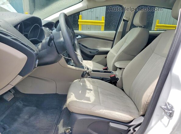 1FADP3K29JL201656 2018 FORD FOCUS White Widok wnętrza z przodu