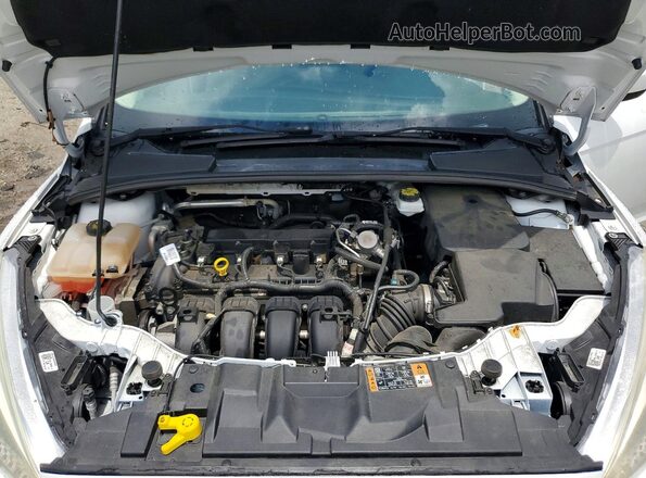 1FADP3K29JL201656 2018 FORD FOCUS White Widok wnętrza z tyłu