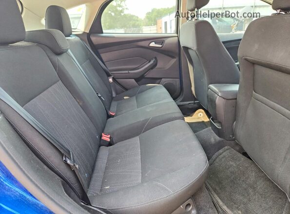 1FADP3K29JL266510 2018 FORD FOCUS Blue Rear seats view