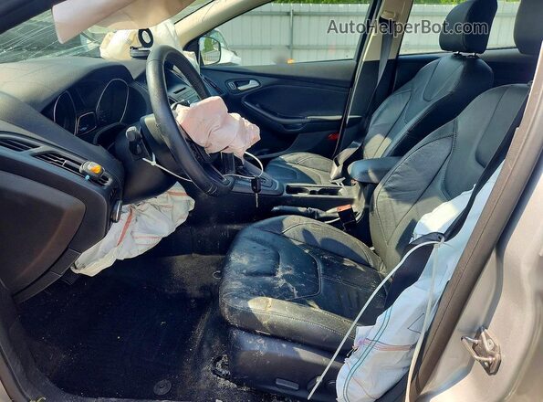 1FADP3K2XGL267335 2016 FORD FOCUS Silver Front interior view