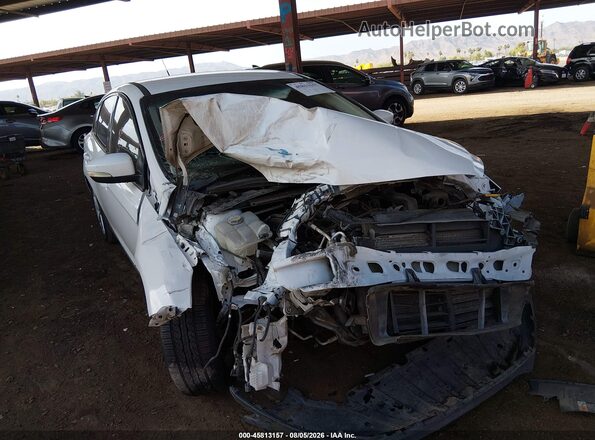 1FADP3K2XGL289951 2016 FORD FOCUS Белый Вид спереди