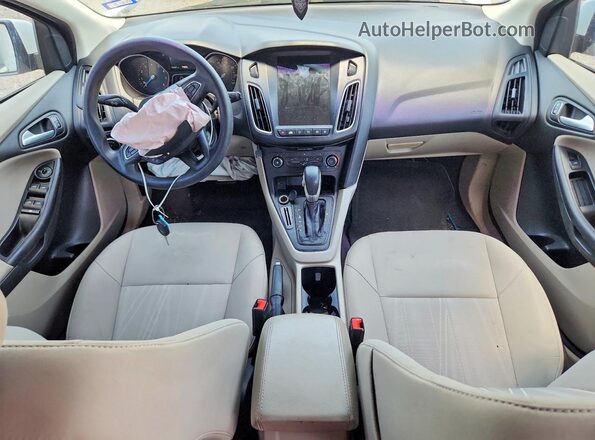1FADP3K2XJL212245 2018 FORD FOCUS White Vista del salpicadero