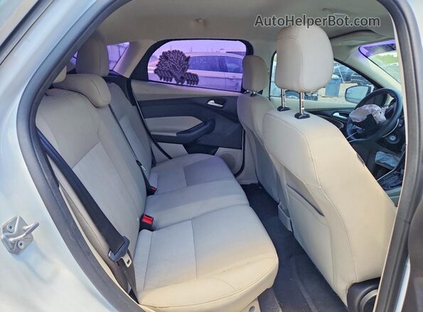 1FADP3K2XJL212245 2018 FORD FOCUS White Vista de los asientos traseros