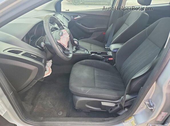 1FADP3K2XJL238974 2018 FORD FOCUS Silver Widok wnętrza z przodu