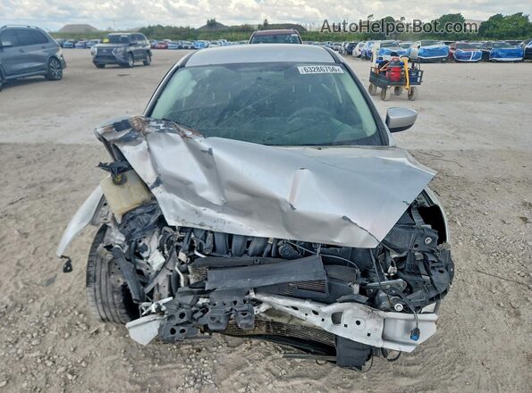1FADP3K2XJL238974 2018 FORD FOCUS Silver Widok z przodu