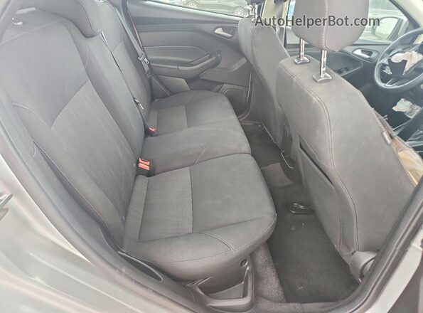 1FADP3K2XJL238974 2018 FORD FOCUS Silver Widok tylnych siedzeń