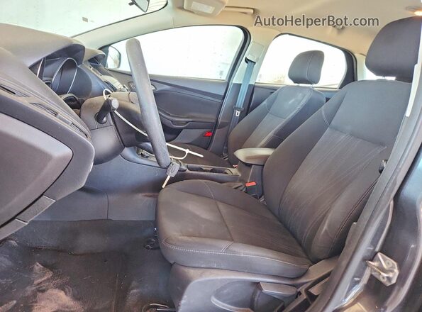 1FADP3K2XJL313141 2018 FORD FOCUS Gray Front interior view