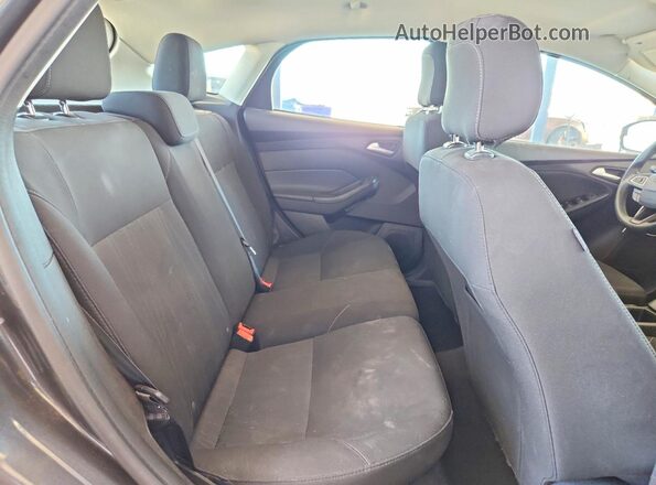 1FADP3K2XJL313141 2018 FORD FOCUS Gray Rear seats view
