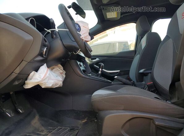 1FADP3L91HL223365 2017 FORD FOCUS White Սալոնի դիմացի տեսք
