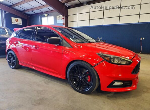 1FADP3L93HL218328 2017 FORD FOCUS Red Հետևի տեսք