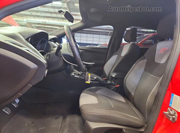 1FADP3L93HL218328 2017 FORD FOCUS Red Սալոնի հետևի տեսք