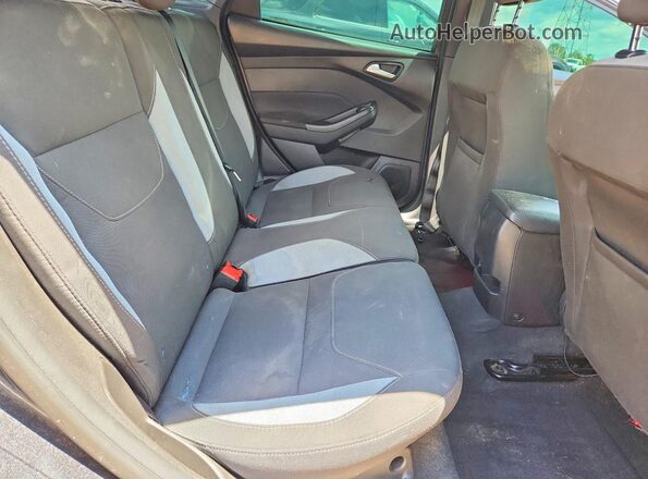 1FADP3L94JL306911 2018 FORD FOCUS Gray Հետևի նստատեղերի տեսք