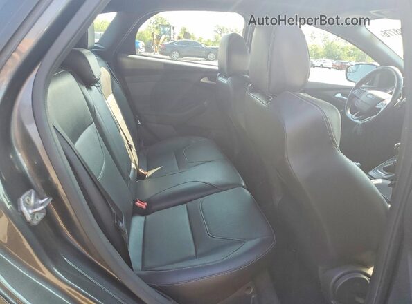 1FADP3L94JL310828 2018 FORD FOCUS Gray Widok wnętrza z tyłu
