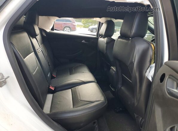 1FADP3L96GL229886 2016 FORD FOCUS White Vista de los asientos traseros
