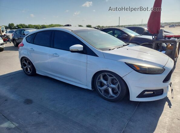 1FADP3L96JL213470 2018 FORD FOCUS Белый Передняя правая четверть