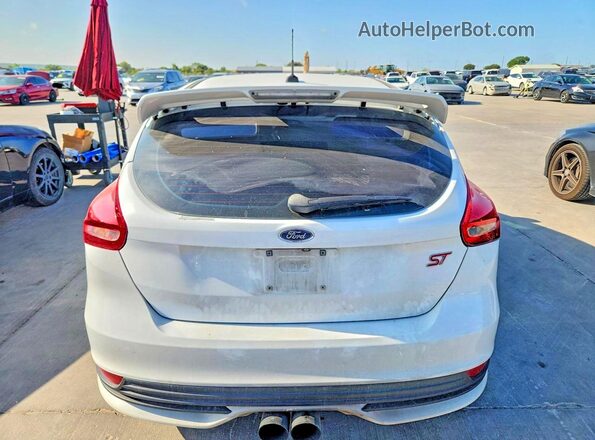 1FADP3L96JL213470 2018 FORD FOCUS Белый Вид сзади