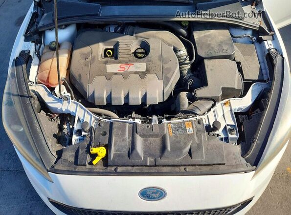 1FADP3L96JL213470 2018 FORD FOCUS Белый Вид задней части салона
