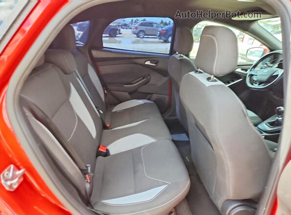 1FADP3L97HL348967 2017 FORD FOCUS Red Vista de los asientos traseros