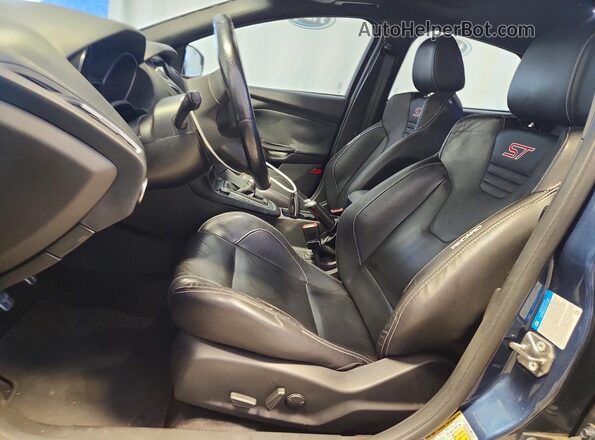 1FADP3L99JL245457 2018 FORD FOCUS Синий Вид салона спереди