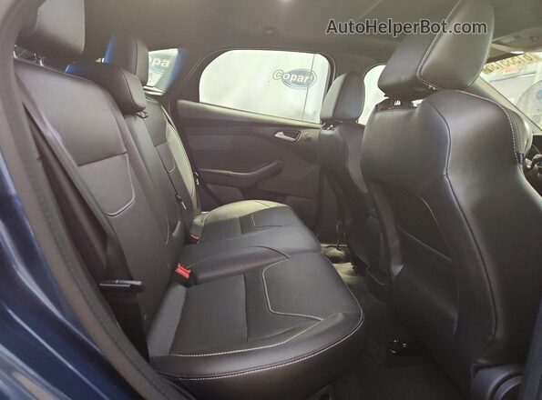 1FADP3L99JL245457 2018 FORD FOCUS Синий Вид задней части салона