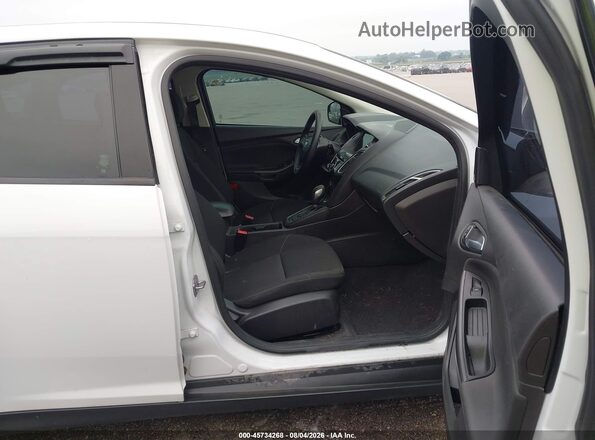 1FADP3M20JL236289 2018 FORD FOCUS Белый Вид салона спереди