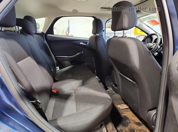 1FADP3M21JL221154 2018 FORD FOCUS Blue Rear seats view