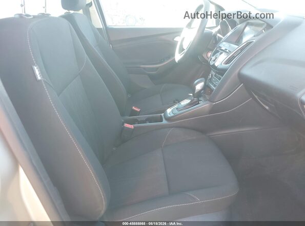 1FADP3M22JL293495 2018 FORD FOCUS Gold Вид салону спереду