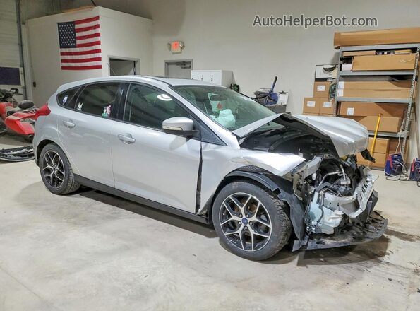 1FADP3M29HL302090 2017 FORD FOCUS Silver Front right
