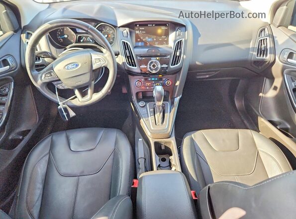 1FADP3N22HL320588 2017 FORD FOCUS Gray Առջևի վահանակի տեսք