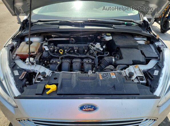 1FADP3N22JL285007 2018 FORD FOCUS Silver Rear interior view
