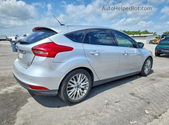 1FADP3N22JL285007 2018 FORD FOCUS Silver Rear right