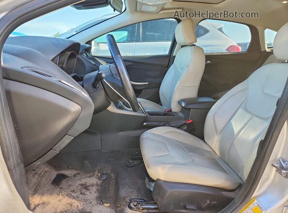 1FADP3N22JL285007 2018 FORD FOCUS Silver Front interior view