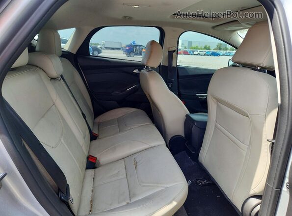 1FADP3N22JL285007 2018 FORD FOCUS Silver Rear seats view