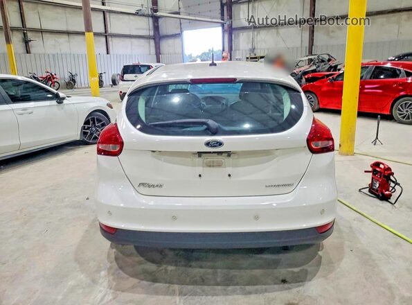 1FADP3N23HL268257 2017 FORD FOCUS Белый Вид сзади