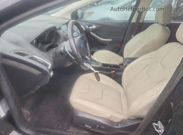1FADP3N24JL326138 2018 FORD FOCUS Silver Вид салону спереду