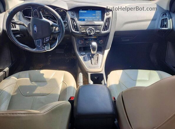 1FADP3N26GL329888 2016 FORD FOCUS Burgundy Widok deski rozdzielczej