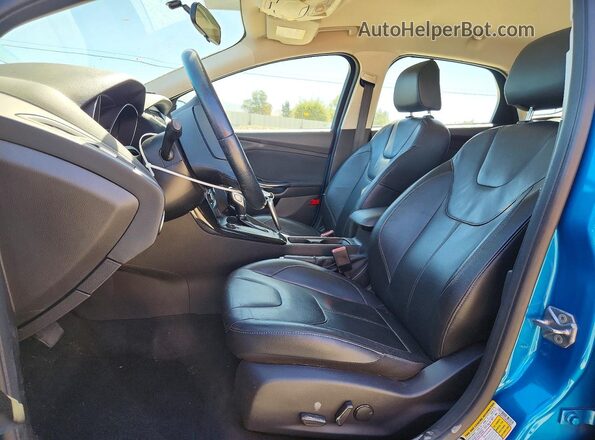 1FADP3N26GL387824 2016 FORD FOCUS Blue Вид салону спереду