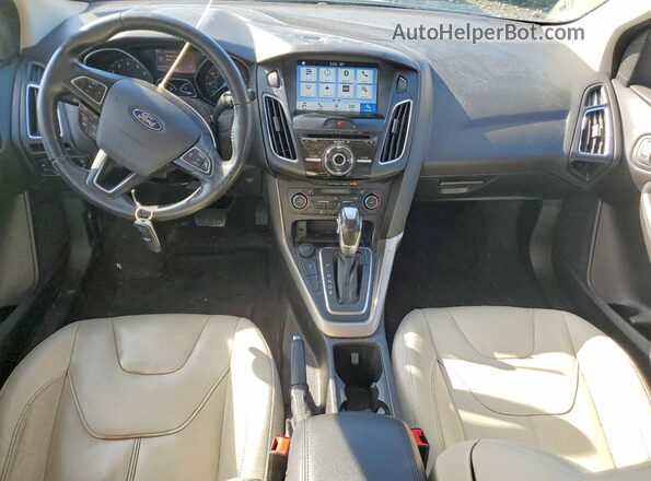 1FADP3N26JL295877 2018 FORD FOCUS Cream Dashboard view