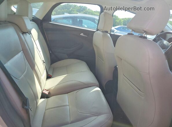 1FADP3N26JL295877 2018 FORD FOCUS Cream Rear seats view