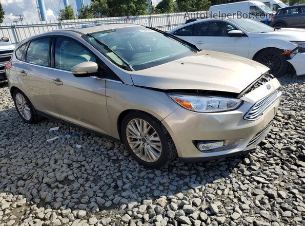 1FADP3N26JL295877 2018 FORD FOCUS Cream Front right