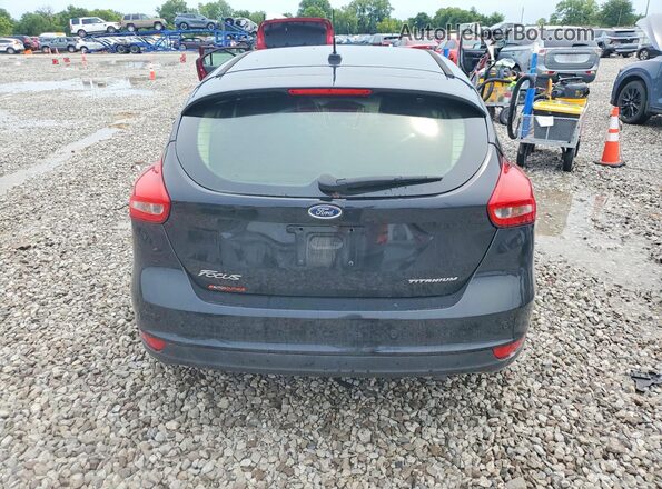 1FADP3N28JL226107 2018 FORD FOCUS Black Widok z tyłu