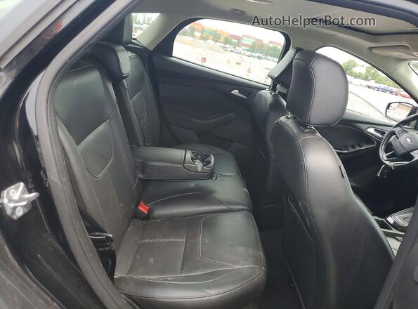 1FADP3N28JL226107 2018 FORD FOCUS Black Widok tylnych siedzeń