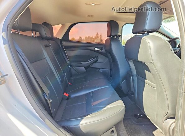 1FADP3N29HL273396 2017 FORD FOCUS White 