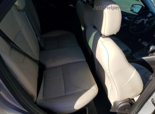 1FADP3N29HL287198 2017 FORD FOCUS Silver Vista de los asientos traseros