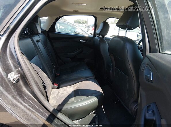1FADP3N29JL303986 2018 FORD FOCUS Gray Widok naklejki z numerem VIN