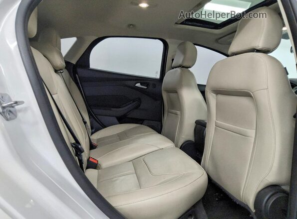 1FADP3N29JL314521 2018 FORD FOCUS White Rear seats view